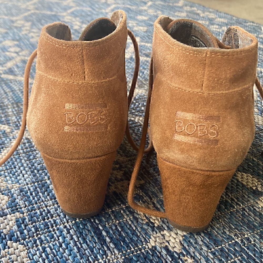 Bobs 7.5 wedge bootie - Picture 4 of 5